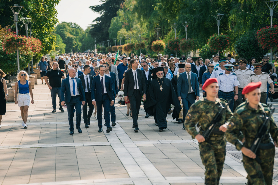 139-ата годишнина от Съединението на България беше отбелязана с тържествена церемония и шествие в Ямбол.
 „Съединението ни учи, че единството е нашата...